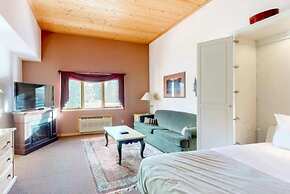 Studio Condo at Gateway Lodge in Keystone