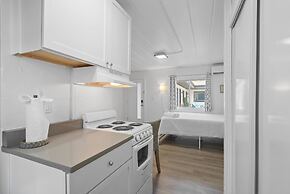 Chic City Retreat 93H