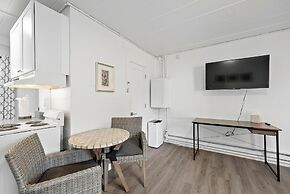 Chic City Retreat 93H