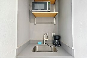 Chic City Retreat 93H