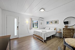 Chic City Retreat 93H