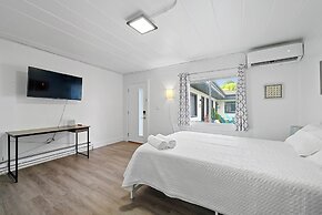 Chic City Retreat 93H