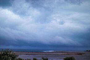 Ramada Suites By Wyndham Seafront Coral Coast