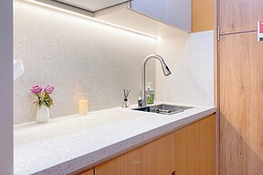 Good Studio Apartment Gateway Park Lrt City Bekasi