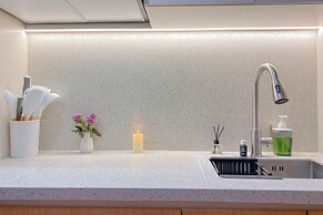 Good Studio Apartment Gateway Park Lrt City Bekasi