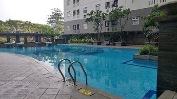Comfortable And Homey 2Br Green Pramuka City Apartment