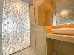 The Signature Studio Apartment With Jaccuzi Art Deco