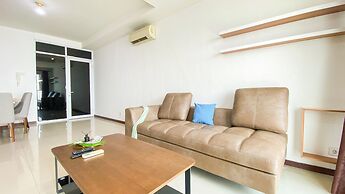 Best Homey And Spacious 3Br At Green Bay Condominium Apartment