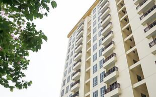 Modern Look 2Br At Lucky Tower Residence Apartment