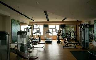 Modern Look 2Br At Lucky Tower Residence Apartment