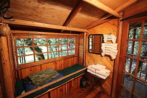 Out 'N' About Treehouse Treesort