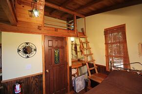 Out 'N' About Treehouse Treesort