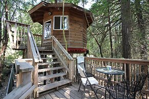 Out 'N' About Treehouse Treesort