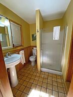 Out 'N' About Treehouse Treesort