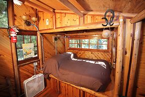 Out 'N' About Treehouse Treesort