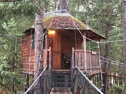 Out 'N' About Treehouse Treesort