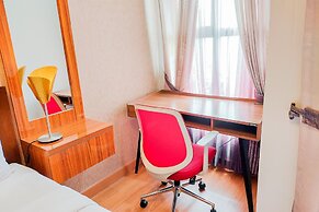 Homey And Relaxing Studio Transpark Bintaro Apartment