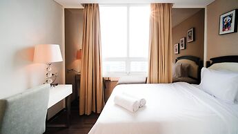 Best Location And Homey 3Br Apartment At Trillium Residence