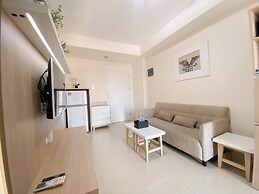 Strategic 2Br Apartment With Pool View At Parahyangan Residence