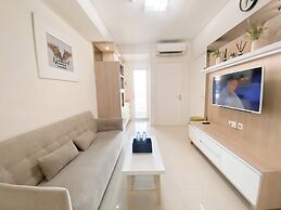 Strategic 2Br Apartment With Pool View At Parahyangan Residence