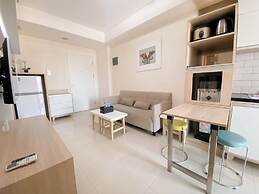 Strategic 2Br Apartment With Pool View At Parahyangan Residence