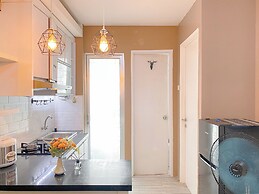 Warm And Homey 2Br Bassura City Apartment