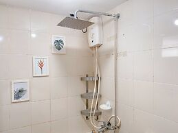 Warm And Homey 2Br Bassura City Apartment