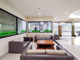Highrise Studio At Apartment Beverly Dago