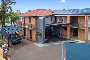 Bluegum Dubbo by Travellers