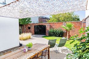 Mid-Century Modern Style 1BD with Garden