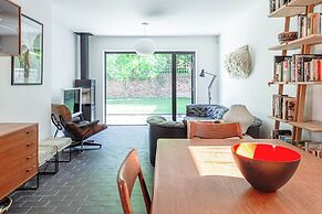 Mid-Century Modern Style 1BD with Garden