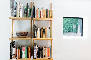 Mid-Century Modern Style 1BD with Garden