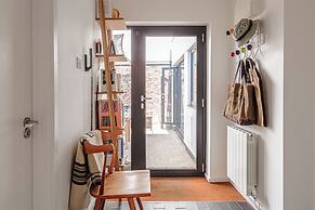 Mid-Century Modern Style 1BD with Garden