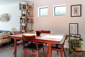 Mid-Century Modern Style 1BD with Garden