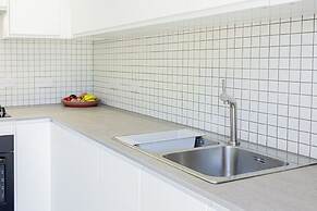 Mid-Century Modern Style 1BD with Garden