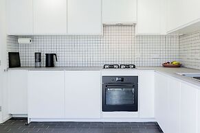 Mid-Century Modern Style 1BD with Garden