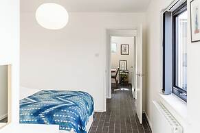 Mid-Century Modern Style 1BD with Garden