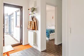 Mid-Century Modern Style 1BD with Garden