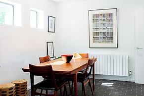 Mid-Century Modern Style 1BD with Garden