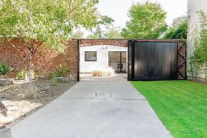 Mid-Century Modern Style 1BD with Garden