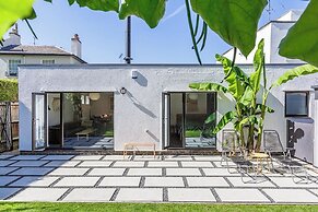 Mid-Century Modern Style 1BD with Garden