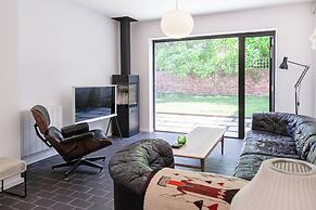 Mid-Century Modern Style 1BD with Garden