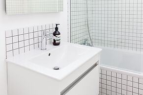 Mid-Century Modern Style 1BD with Garden