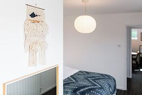 Mid-Century Modern Style 1BD with Garden