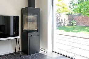 Mid-Century Modern Style 1BD with Garden