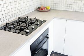 Mid-Century Modern Style 1BD with Garden