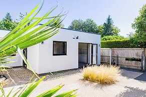 Mid-Century Modern Style 1BD with Garden