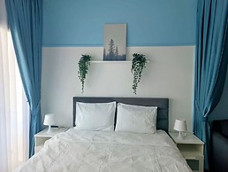 Azure Seaview Studio in Caesar Blue
