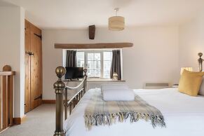 Maple Cottage - Beautiful 2BD Retreat