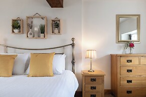 Maple Cottage - Beautiful 2BD Retreat